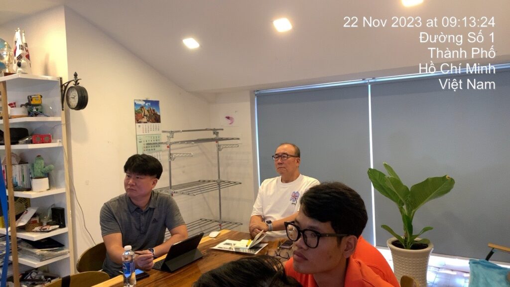 Mr.Sun - Giám đốc Công ty BHN và Nhà đầu tư lắng nghe SKV trình bày